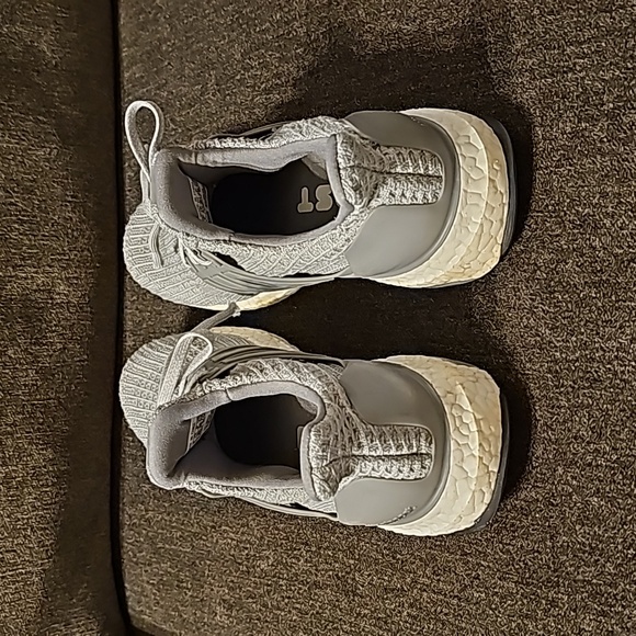 Adidas Ultraboost 4.0 Women's Running Shoes - Picture 3 of 9